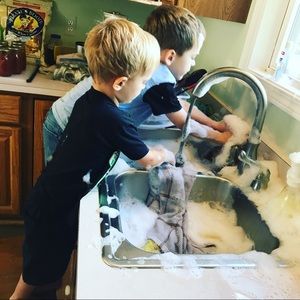 Meet your Posher, Larissa